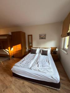 Studio Royal Plaza sleeps 4 Prime location, distance to ski lift - 50M