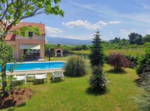 Family friendly house with a swimming pool Sinj, Zagora - 24347