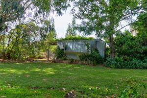 Lockhart Leafy Cottage - walk to Mollymook Beach