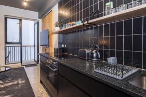 The Duke Stylish Studio- Balcony Rooftop Pool