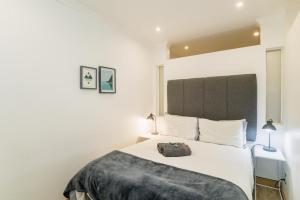 Lido Court 1-Bed Apartment with parking Sea Point