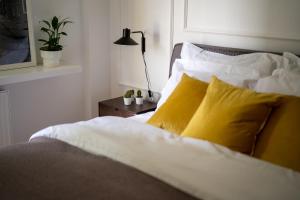 Aviatiei Park new building design apartment with free parking