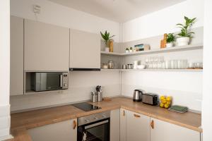 Aviatiei Park new building design apartment with free parking