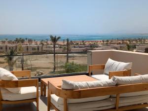Stunning Penthouse Seaview Apt in Mesca, Somabay