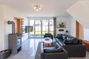 Ferienwohnung Königshörn OG, Helle Wohnung mit Balkon eigenem eingezäuntem Garten und Nähe zum Meer Hunde herzlich willkommen