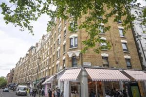 Central London Flat Steps from Piccadilly Circus
