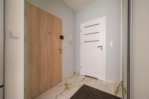 Kolska Spacious Apartment by BookingHost