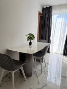 1 Bedroom Exclusive Penthouse - By HostMT