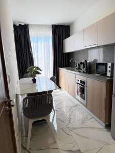 1 Bedroom Exclusive Penthouse - By HostMT