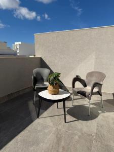 1 Bedroom Exclusive Penthouse - By HostMT