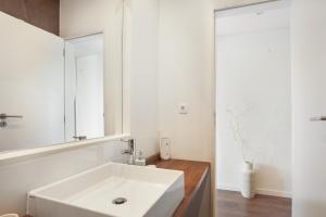 one bedroom plus 1 extra room Nomad Dreams N6 in Cascais mountain view