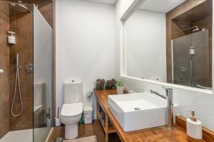 one bedroom plus 1 extra room Nomad Dreams N6 in Cascais mountain view