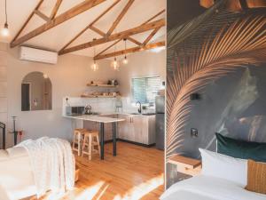 Barn Owl Cabin at Vrolikheid Landgoed