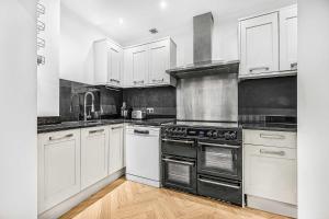 Fitzroy Garden - Fitzrovia - by Frankie