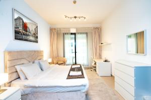 Escape24 Elegant 1BR with Marina Views, Dubai Marina