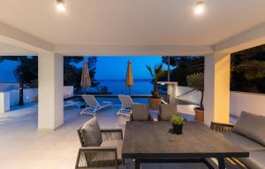 Villa Palazzo Maestral beachfront by Villas Guide