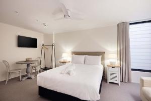 Queen Bed Studios with Sofa at Manly - 3min walk to Corso & Manly Beach