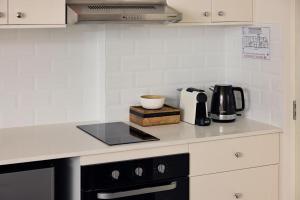 Queen Bed Studios with Sofa at Manly - 3min walk to Corso & Manly Beach