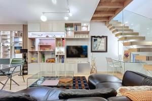 Elegant duplex with garden near the Eiffel Tower