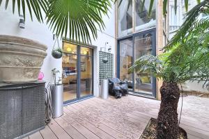 Elegant duplex with garden near the Eiffel Tower