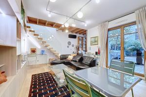 Elegant duplex with garden near the Eiffel Tower