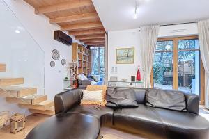 Elegant duplex with garden near the Eiffel Tower