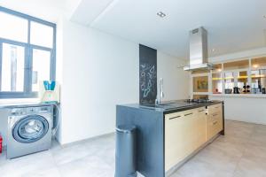 Luxury central Apartment - 3BR - Flipper - Parking