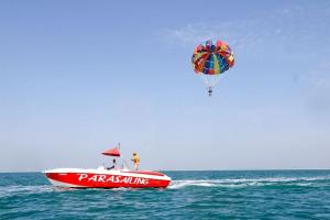 Parasailing Boat Dubai