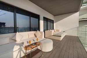 Deluxe Binghatti Suites by Hostiva - Burj View