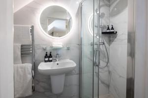 La Croix Guest House