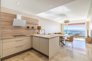 Spacious apartment a c 2BR 4P Cannes