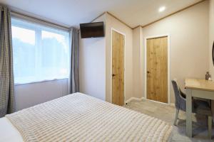 Grace Louise Retreat with Hot Tub