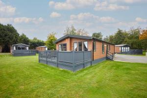 Grace Louise Retreat with Hot Tub