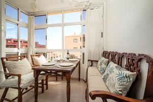 Cozy apartment near the sea with private parking