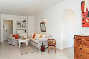 Cozy apartment near the sea with private parking