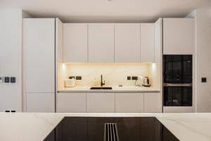 Charming 1-Bed London Flat with Private Balcony