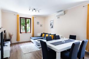 Sele by Vintage Travel