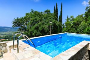 Ivana by Vintage Travel