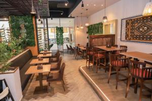 Capital M Blue Saphire Line 1 Bed by YourHost