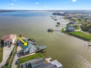Bayside Retreat Bring your boat private boat ramp at this fabulous bayfront home