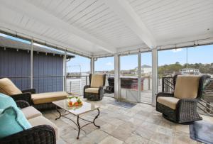 Bayside Retreat Bring your boat private boat ramp at this fabulous bayfront home