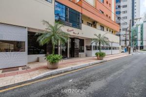 Apto em B.C a poucos passos da Praia CEC0501