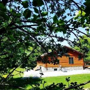 Superb Log Cabin Rental for Groups near Munising and Pictured Rocks National Lakeshore, Michigan