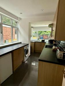 Contractors - Families - FREE Parking - QMC