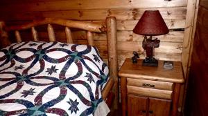 Rustic Log Cabin For a Group Getaway near Lake Cumberland in Kentucky