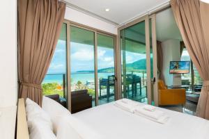 Modern condo with full sea view, 4 min walk to Kamala beach