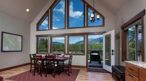 Charming Mountain Cabin for a Family Getaway near Lake McDonald, Montana
