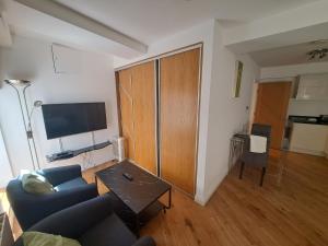 NELL GWYNN HOUSE - Large Studio Apartment with Patio, Sloane Square