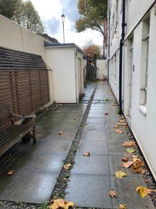 NELL GWYNN HOUSE - Large Studio Apartment with Patio, Sloane Square