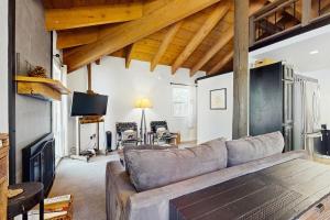 Golf Club Condos #437